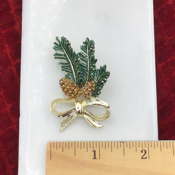 Vintage Gerry's Holiday Pinecone & Boughs Brooch Pin - Picture 13 of 13